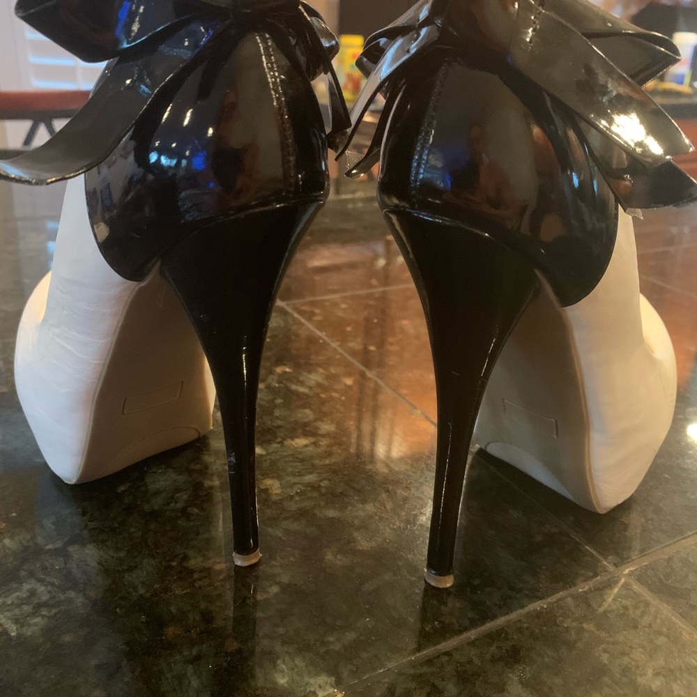Heels 👠 - Picture 3 of 5